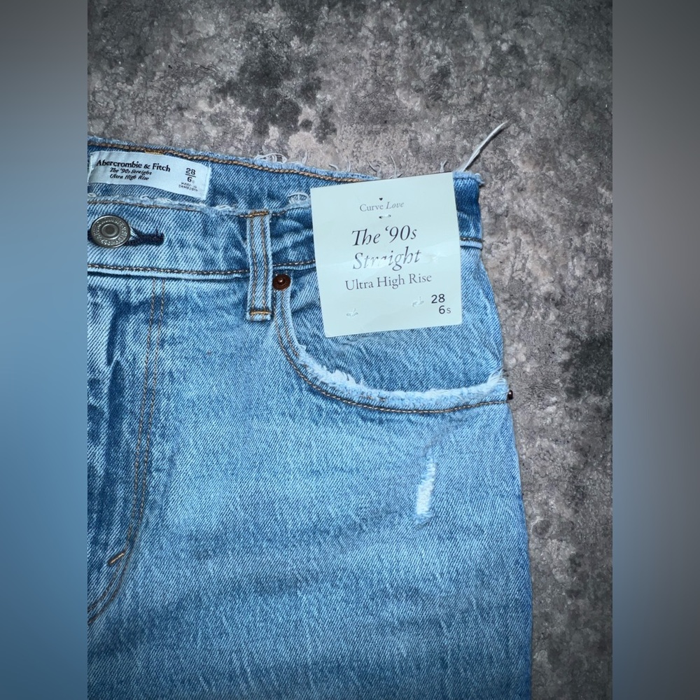 Brand New Abercrombie Curve Love 90s Straight High Rise Jeans